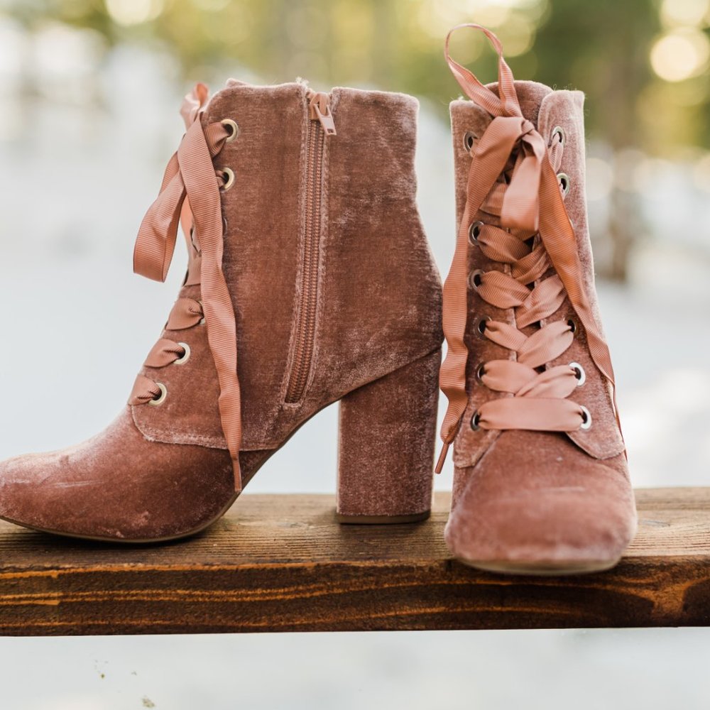 Reaction Lace Up Velvet Bootie Dusty Pink sz 9